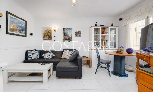 Resale - House -
Torrevieja