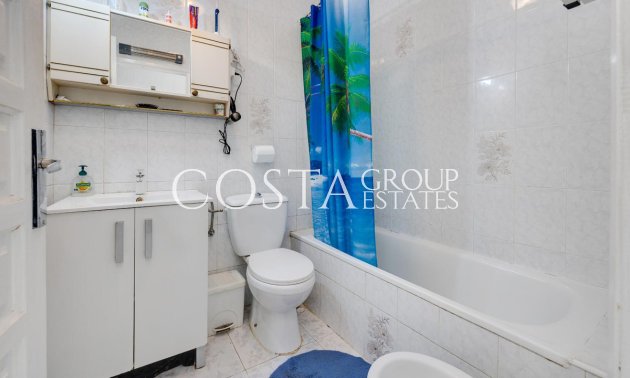 Resale - House -
Torrevieja