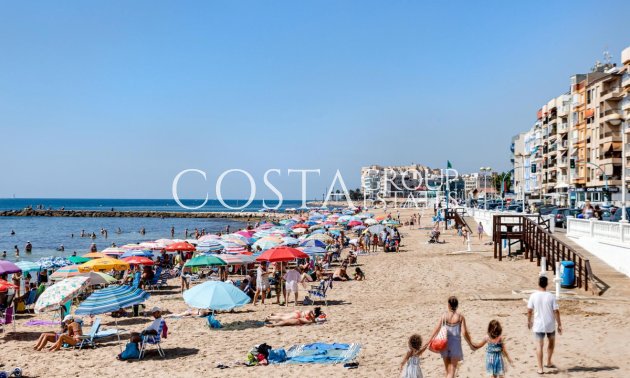 Resale - House -
Torrevieja