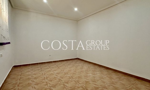 Herverkoop - Villa -
Orihuela Costa - Villamartin