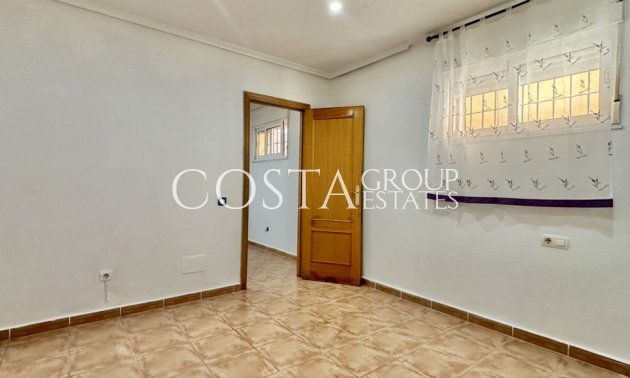 Herverkoop - Villa -
Orihuela Costa - Villamartin