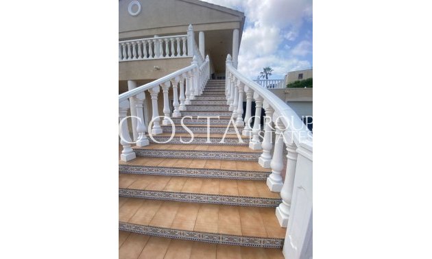 Herverkoop - Villa -
Algorfa