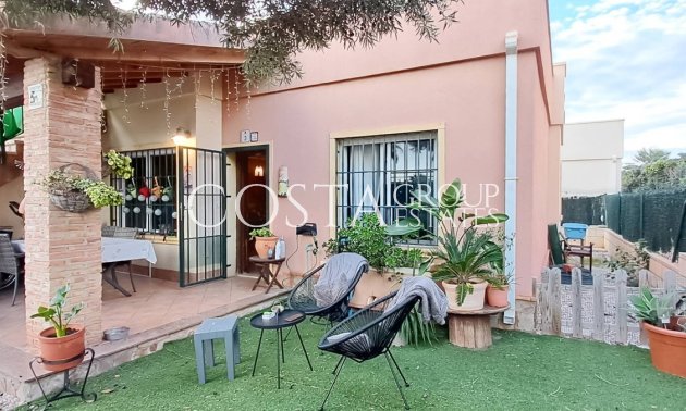 Resale - Villa -
Torrevieja