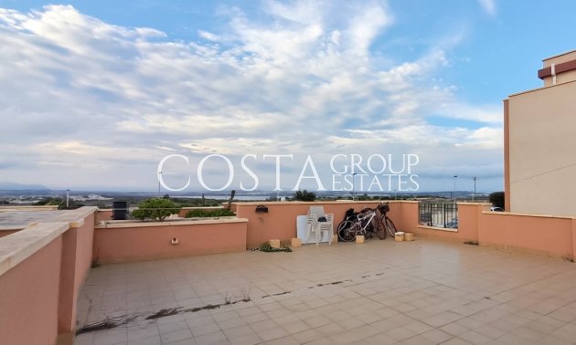 Resale - Villa -
Torrevieja