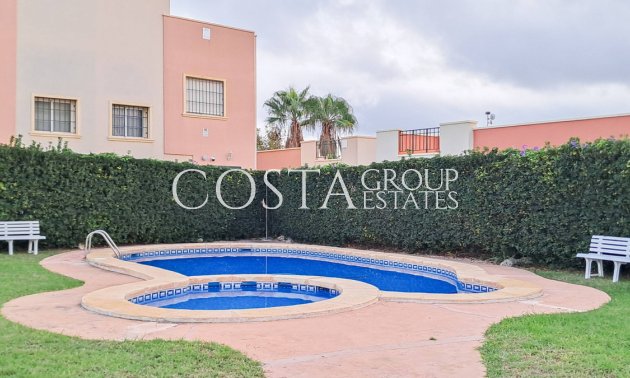 Resale - Villa -
Torrevieja