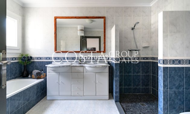 Resale - Villa -
Teulada - Moraira