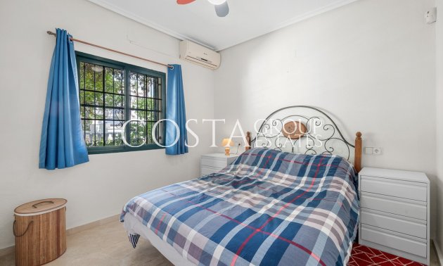 Resale - Villa -
Orihuela Costa