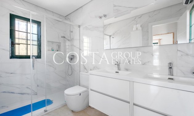 Resale - Villa -
Orihuela Costa