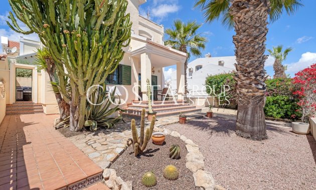 Resale - Villa -
Orihuela Costa