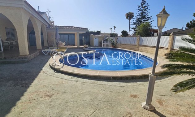 Herverkoop - Villa -
Orihuela Costa - Campoamor