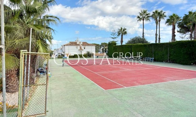 Resale - House -
Torrevieja