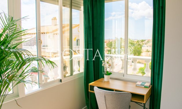 Wiederverkauf - House -
Orihuela Costa - Punta Prima