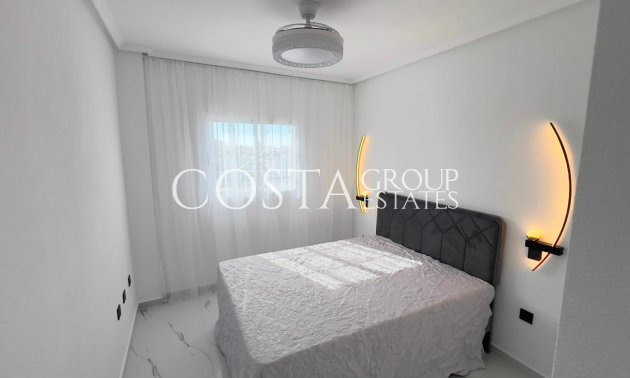 Resale - House -
Orihuela Costa