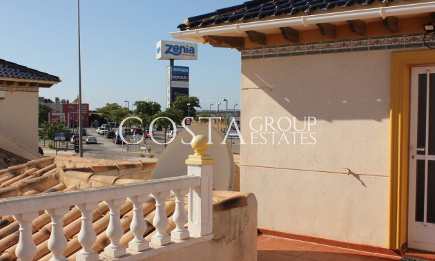 Herverkoop - Villa -
Orihuela Costa - La Zenia