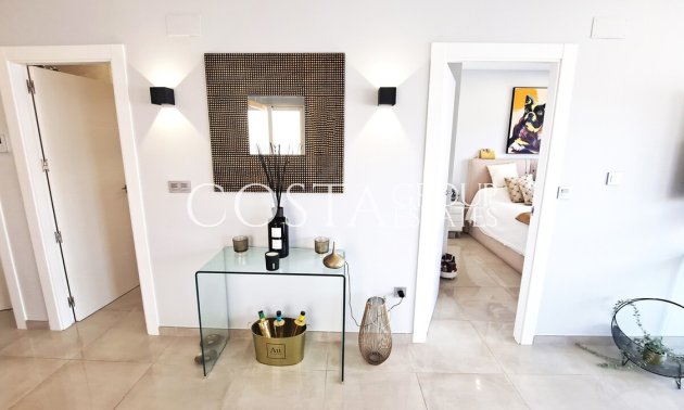 Herverkoop - Villa -
Orihuela Costa - Villamartin