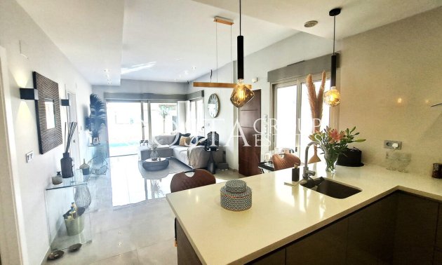 Herverkoop - Villa -
Orihuela Costa - Villamartin