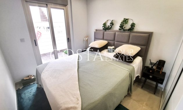 Herverkoop - Villa -
Orihuela Costa - Villamartin