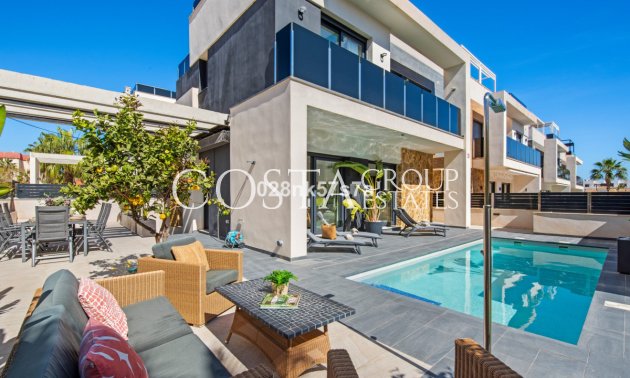 Herverkoop - Villa -
Orihuela Costa - Lomas De Campoamor