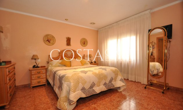 Resale - House -
Pinoso - Pinoso Centro