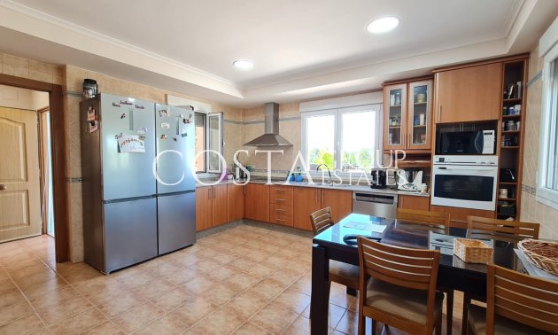 Odsprzedaż - Willa -
Yecla - Yecla Centro