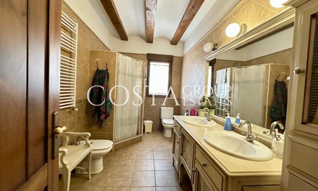 Odsprzedaż - Willa -
Yecla - Yecla Centro