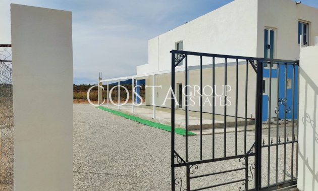 Herverkoop - Villa -
Pinoso - Pinoso Centro