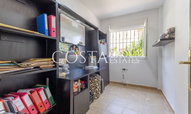 Herverkoop - Villa -
Algorfa