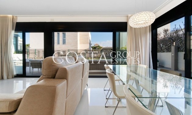 Herverkoop - Villa -
Orihuela Costa