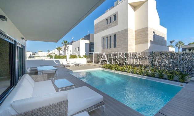 Herverkoop - Villa -
Orihuela Costa