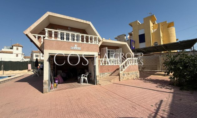 Resale - Villa -
Torrevieja