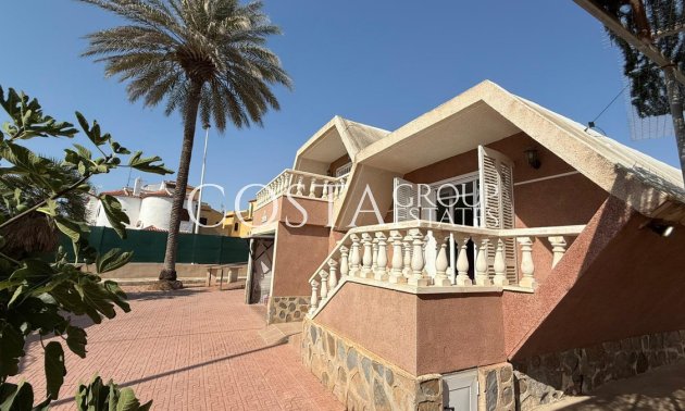 Resale - Villa -
Torrevieja