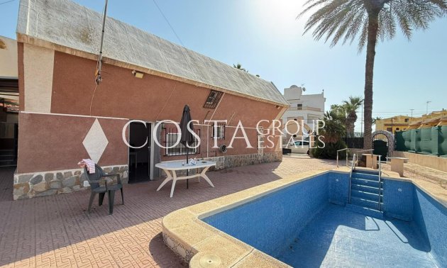 Resale - Villa -
Torrevieja