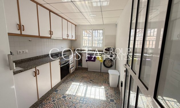 Resale - Villa -
Torrevieja