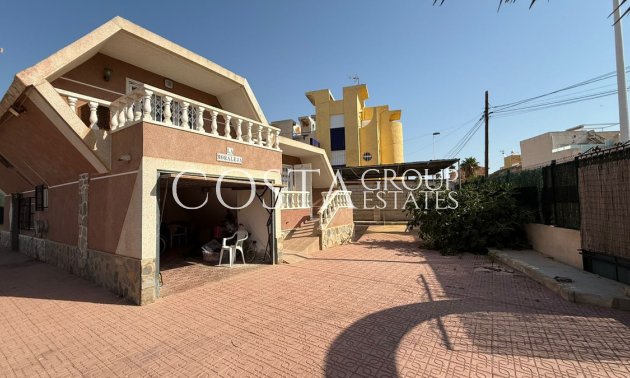 Resale - Villa -
Torrevieja