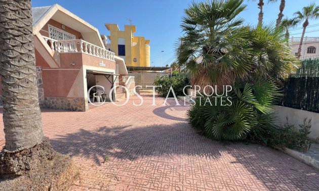 Resale - Villa -
Torrevieja