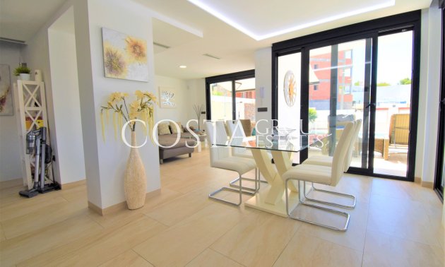 Herverkoop - Villa -
Orihuela Costa - Villamartin