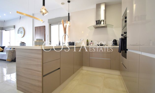 Herverkoop - Villa -
Orihuela Costa - Villamartin