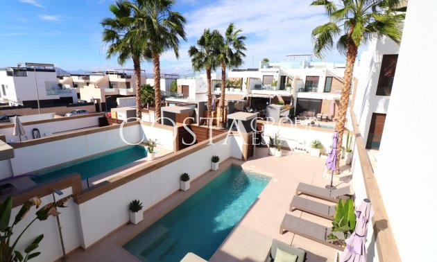 Resale - House -
Benijofar