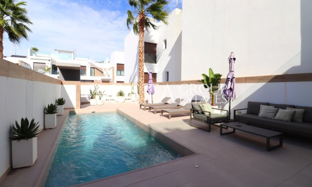 Resale - House -
Benijofar