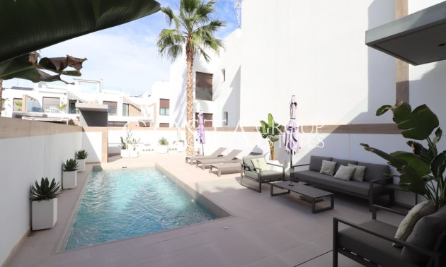 Resale - House -
Benijofar