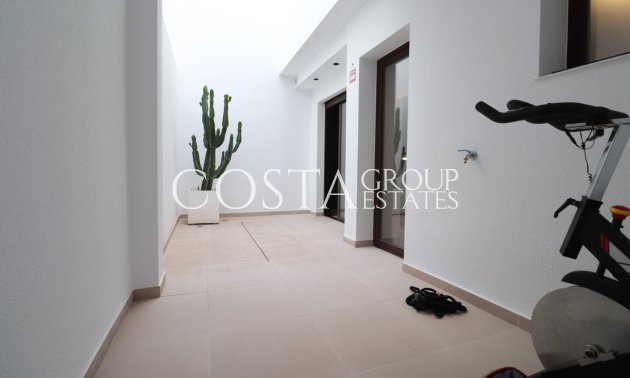 Resale - House -
Benijofar