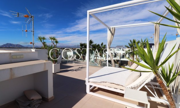 Resale - House -
Benijofar