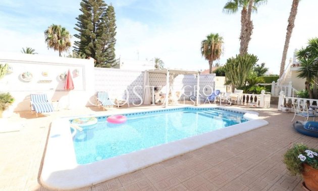 Herverkoop - Villa -
Torrevieja