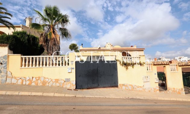 Herverkoop - Villa -
Orihuela Costa - Los Balcones