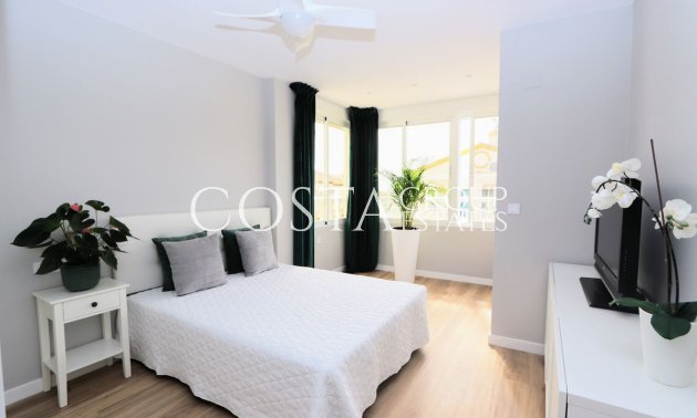 Wiederverkauf - House -
Orihuela Costa - Punta Prima