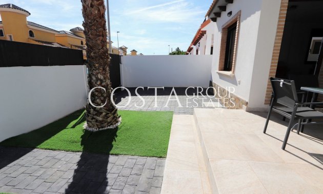 Herverkoop - Villa -
Orihuela Costa - Villamartin