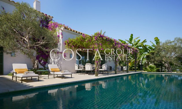 Neue Gebäude - Villa -
Casares