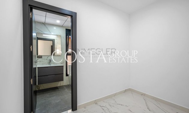 Herverkoop - Villa -
Orihuela Costa - Campoamor