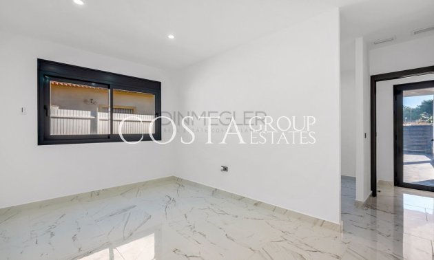 Herverkoop - Villa -
Orihuela Costa - Campoamor