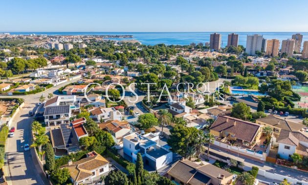 Herverkoop - Villa -
Orihuela Costa - Campoamor